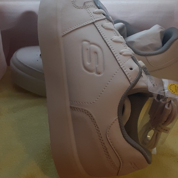 Shoes - Picture 2 of 3